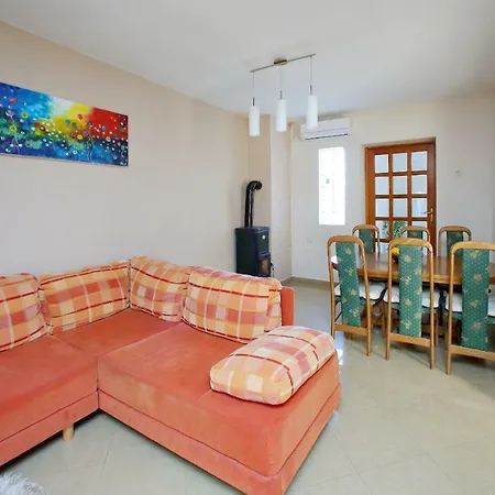 Ana Apartment *