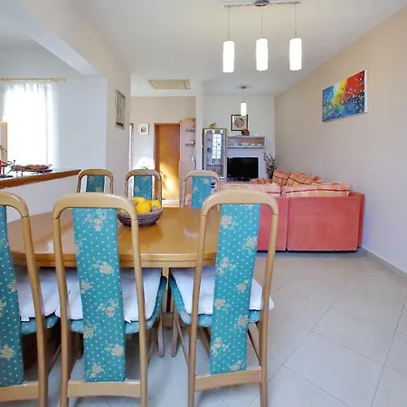 Ana Apartment *